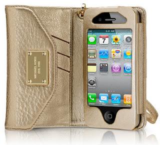 Luxury Fashion Christmas present idea : the iPhone Clutches