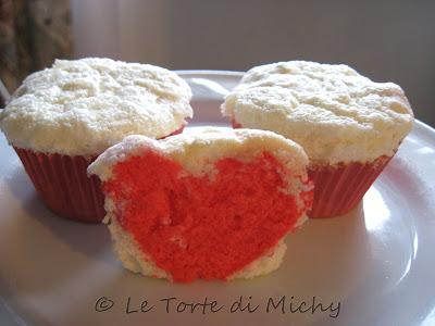 Angel cupcakes di San Valentino con cuore a sorpresa