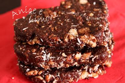 San Valentino: salame di cioccolato crudista San Valentino: salame di cioccolato crudista