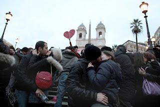 La politica nel giorno di San Valentino. Dal processo Eternit a Moody’s al Pd che perde le primarie a Genova. Ma Susan Sarandon ci sponsorizza: “ Come si fa all’amore in Italia...”