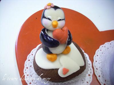 Valentine's cupcakes: penguins in love