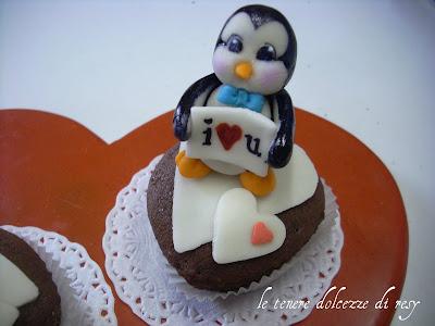 Valentine's cupcakes: penguins in love