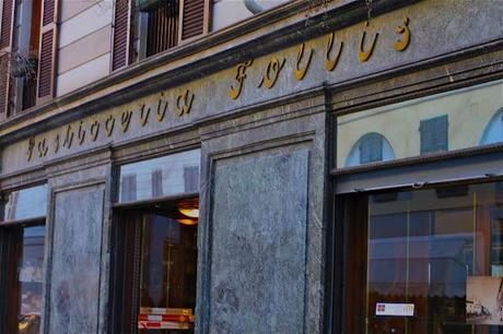 a legendary patisserie in Vercelli since 1904: Follis