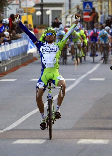 Trofeo Laigueglia FILIPPO POZZATO dopo la caduta, già in bici: una PAZZIA ?