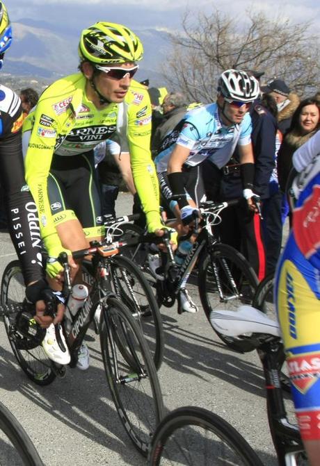 Trofeo Laigueglia FILIPPO POZZATO dopo la caduta, già in bici: una PAZZIA ?