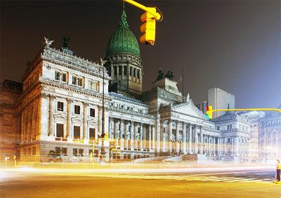 Buenos Aires di notte, caotica e sensuale, cattura il cuore e non lo restituisce più.