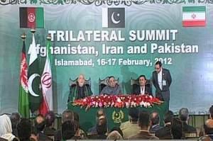 Vertice Iran-Pakistan-Afghanistan: Ahmadinejad pungola l’Occidente, Karzai allontana i colloqui con i talebani