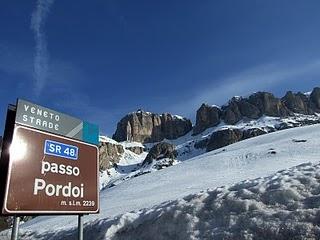 Passo del Pordoi (2239 m) ( Trentino, Val di Fassa / Val Cordevole)