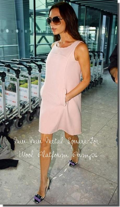 Victoria Beckham sfila all'aeroporto, direzione NY Fashion Night Out