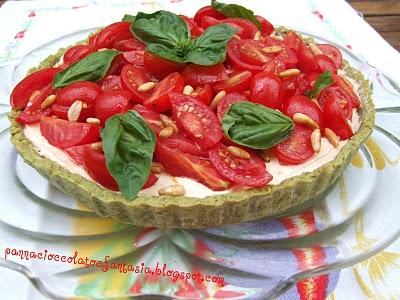 Crostata al profumo di pesto con pomodori misti