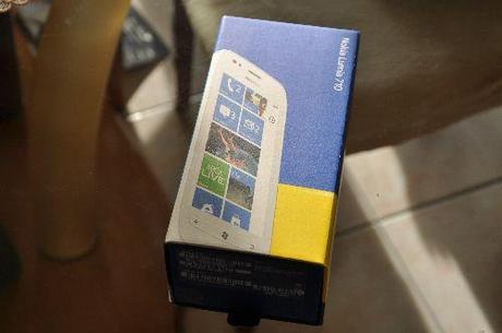 Unboxing: Nokia Lumia 710
