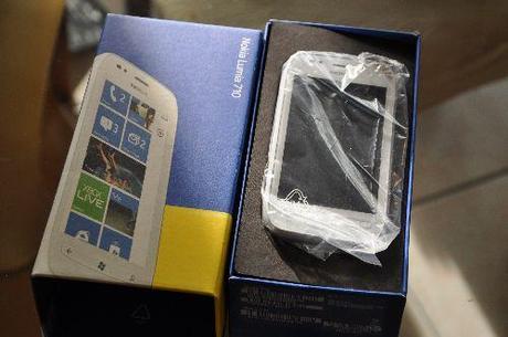 Unboxing: Nokia Lumia 710