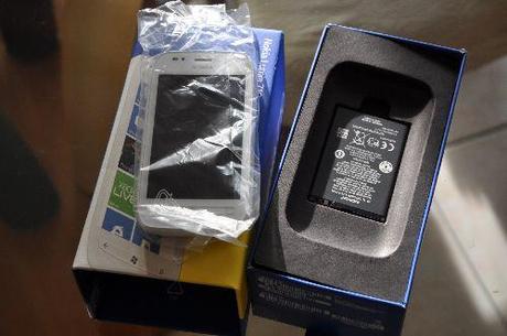 Unboxing: Nokia Lumia 710