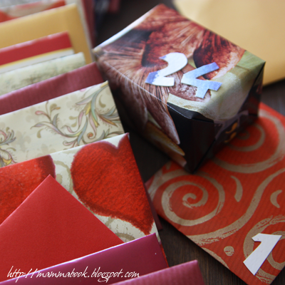 Calendario dell’avvento riciclato a base di tè e camomilla Calendario dell’avvento riciclato a base di tè e camomilla