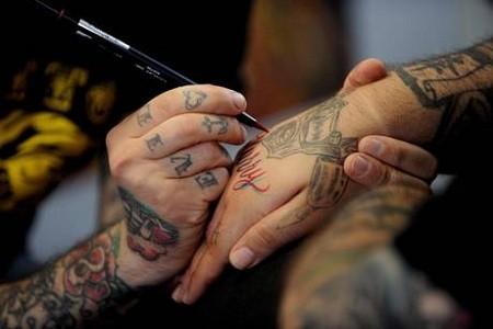 tatuaggi Usa, allarme tatuaggi e piercing!