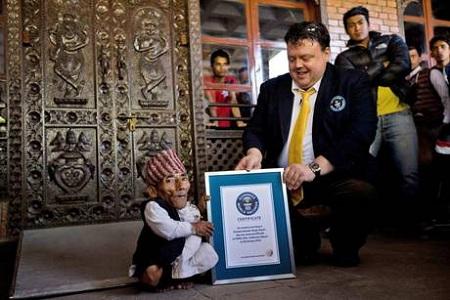 uomo più piccolo al mondo 6 Nepalese l’uomo più piccolo al Mondo | FOTO