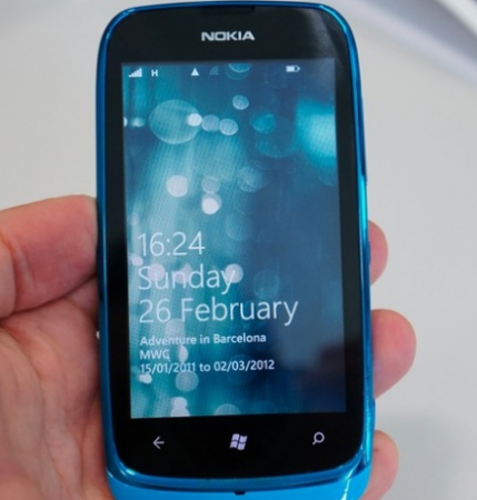 lumia610 429x450 Nokia presenta Lumia 610, il Windows Phone economico [MWC 2012]