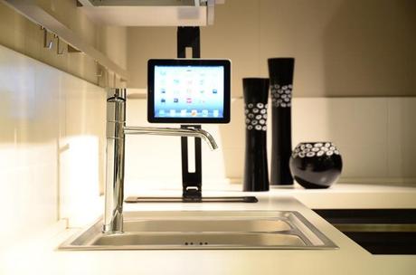 421164 10150556479856953 701331952 9313071 1320934996 n Innovativo progetto di Stand per iPad: The Arm