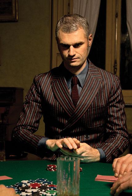 Camo scommette sull’abbigliamento da casinò. Sobrio ma con tocchi d’ironia 01_big