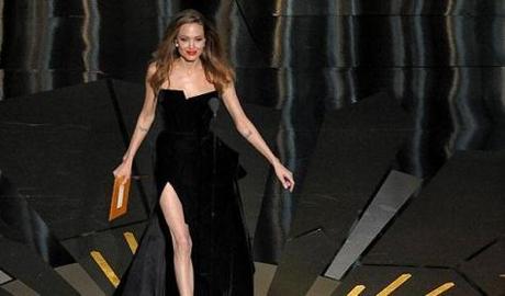 La gamba di Angelina Jolie agli Oscar 2012