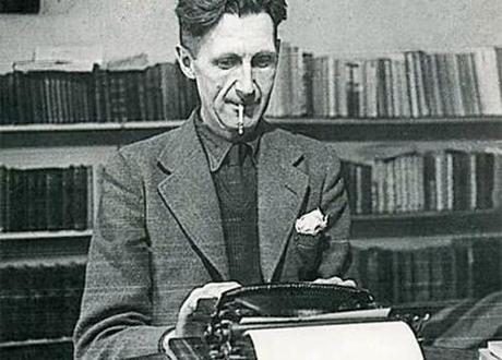 George-Orwell-at-typewriter-Orwell-Prize-website Chi ha scritto…
