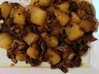 Padellata di patate e funghi champignon