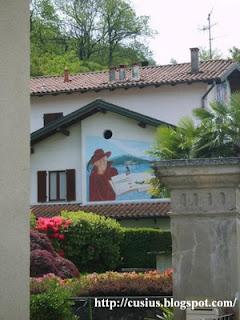 Un tavolo verde sul lago