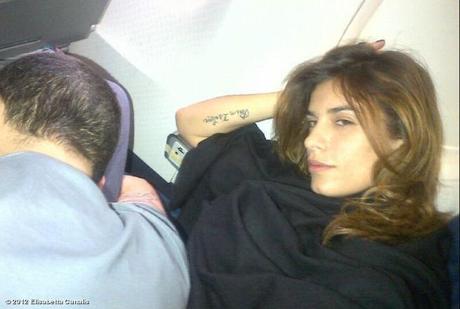 Oops Elisabetta Canalis! Che caduta di stile! Oops Elisabetta Canalis! Che caduta di stile!