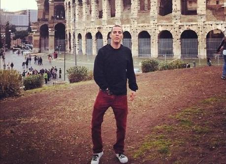 Oops Elisabetta Canalis! Che caduta di stile! Oops Elisabetta Canalis! Che caduta di stile!