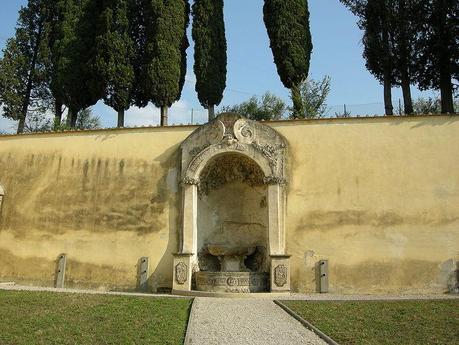 Ieri e oggi: una villa fiorentina File:Castello di torregalli, giardino murato 07.JPG