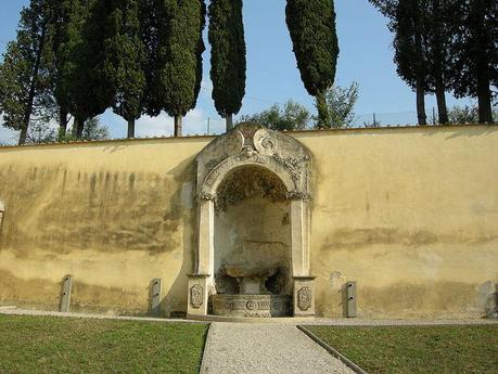 File:Castello di torregalli, giardino murato 07.JPG