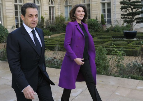 carla bruni Carla Bruni Sarkozy in campagna con il marito.