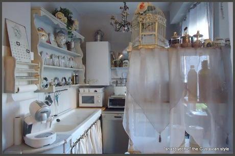 Ricetta: Come inventarsi le tendine da lavabo, alla maniera Shabby...Piccole novità in cucina... Ricetta: Come inventarsi le tendine da lavabo, alla maniera Shabby...Piccole novità in cucina...