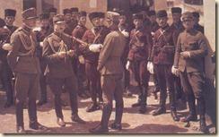 La guardia reale con i vestiti di colore rosso e nero. (foto: Luigi Pellerano)