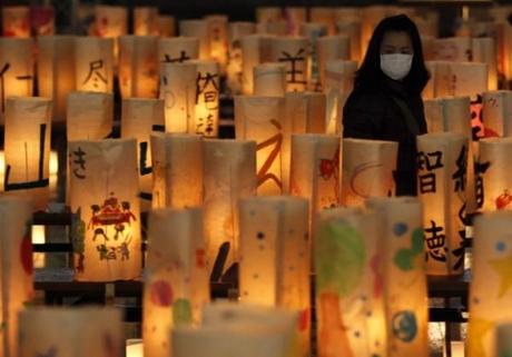 fukushima commemorazione1 600x419 Fukushima ad un anno dalla catastrofe