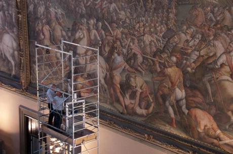 Firenze: un pigmento nero usato da Leonardo sotto un affresco del Vasari nel Salone dei Cinuqecento di Palazzo Vecchio. E’ una traccia dell’affresco scomparso “La battaglia di Anghiari”?