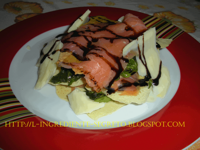 Millefoglie al salmone ed erbette di campo