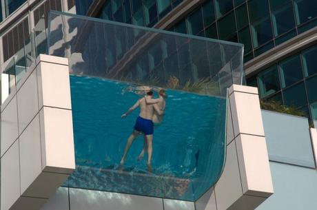 Il pensiero architettonico: piscina in una terrazza a strapiombo per l’International Hotel City a Dubai