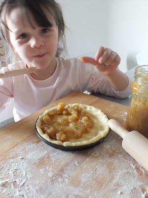 Nuove lezioni da una grande piccola pasticcera... Nuove lezioni da una grande piccola pasticcera...