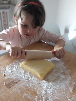 Nuove lezioni da una grande piccola pasticcera... Nuove lezioni da una grande piccola pasticcera...