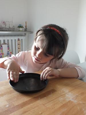 Nuove lezioni da una grande piccola pasticcera... Nuove lezioni da una grande piccola pasticcera...