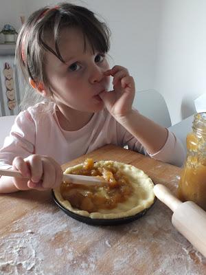 Nuove lezioni da una grande piccola pasticcera... Nuove lezioni da una grande piccola pasticcera...