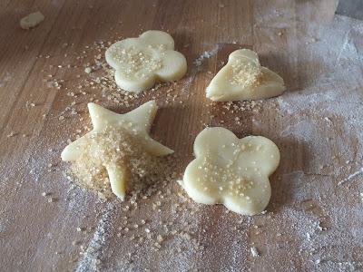 Nuove lezioni da una grande piccola pasticcera... Nuove lezioni da una grande piccola pasticcera...