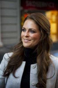 Kate Middleton fa moda anche Madeleine di Svezia le rassomiglia nel look.