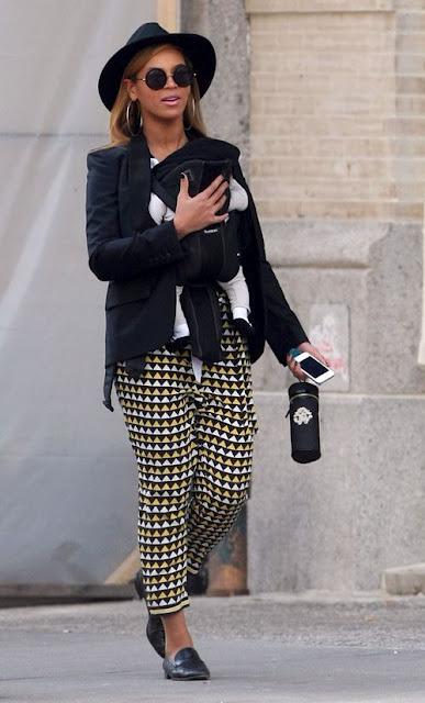 Beyoncé con un porta biberon Roberto Cavalli