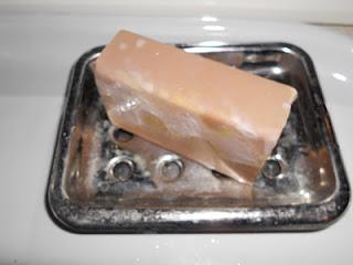 Pulizia profonda della pelle con il Sapone di Aleppo Pulizia profonda della pelle con il Sapone di Aleppo