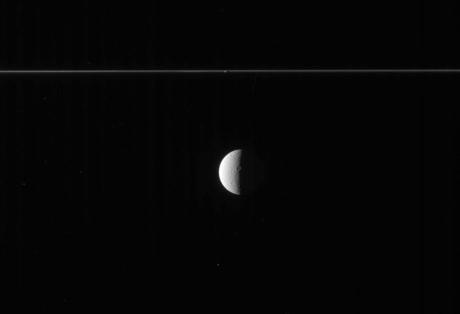 Cassini - le luci dell'anello F