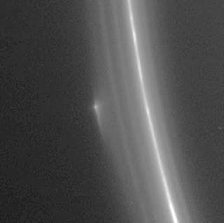 Cassini - le luci dell'anello F