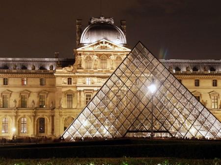 piramide 31 450x336 Parigi val bene una…Messa? Parigi valore sicuro !       