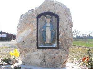 Collocata la statuetta della Madonnina “della medaglina miracolosa” presso il campo del gruppo di protezione civile della città di Gubbio,